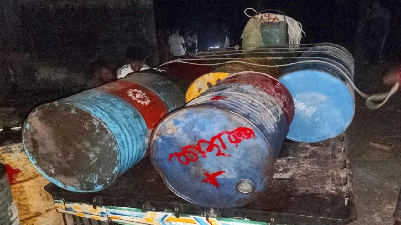 হাতিয়ায় ৩ হাজার লিটার ডিজেল জব্দ, আটক ১