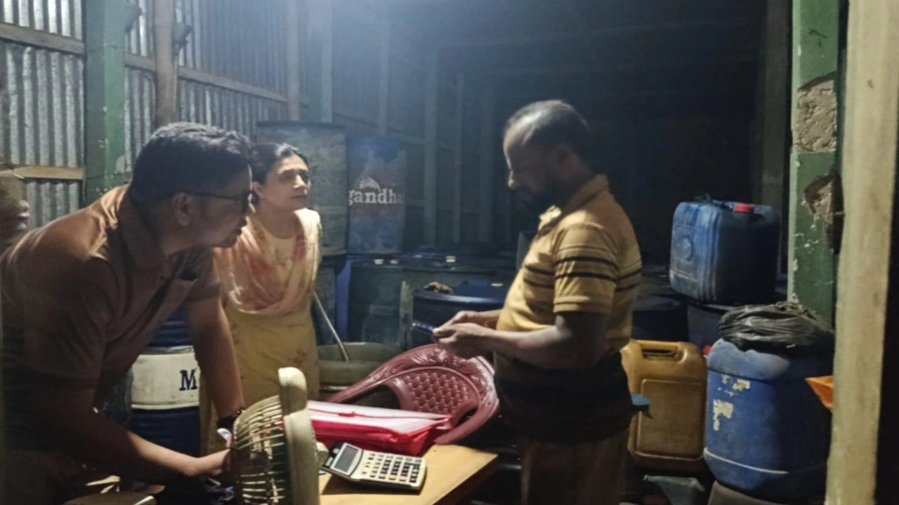 তাড়াইলে প্রশাসনের অভিযান,বিপুল পরিমান ডিজেল জব্দ