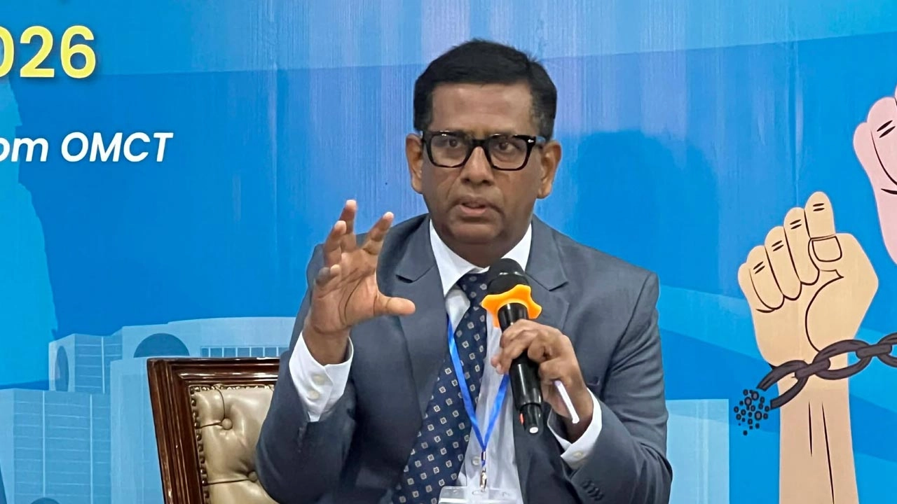 বক্তব্য দিচ্ছেন আন্তর্জাতিক অপরাধ ট্রাইব্যুনালের সাবেক চিফ প্রসিকিউটর মোহাম্মদ তাজুল ইসলাম।