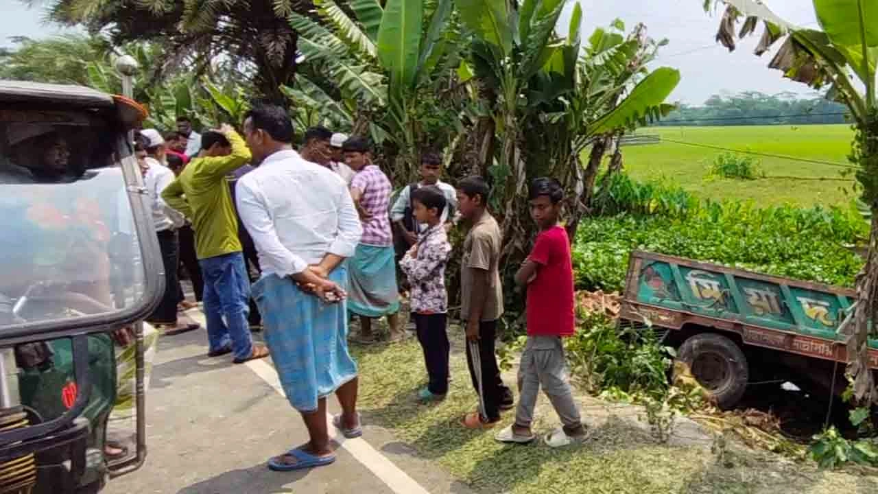 রাজাপুরে ইটবোঝাই ট্রলি খাদে পড়ে হেল্পারের নিহত