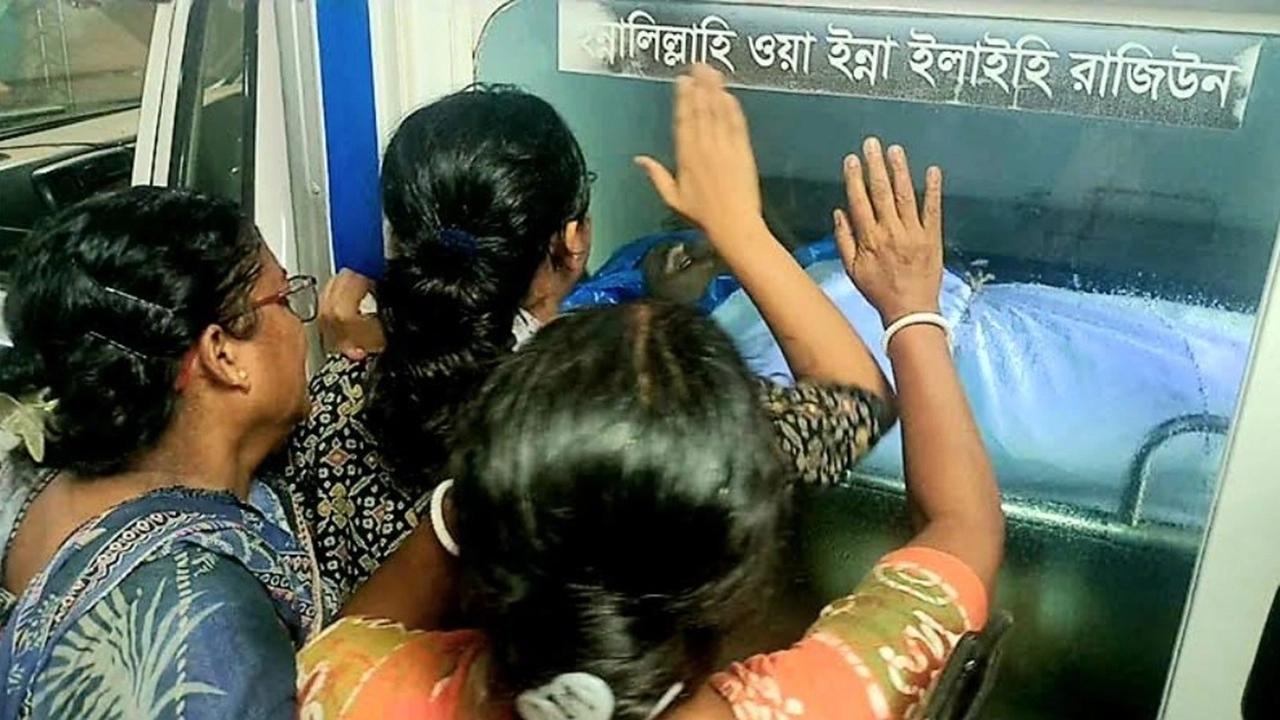 কাস্টমস কর্মকর্তা বুলেট