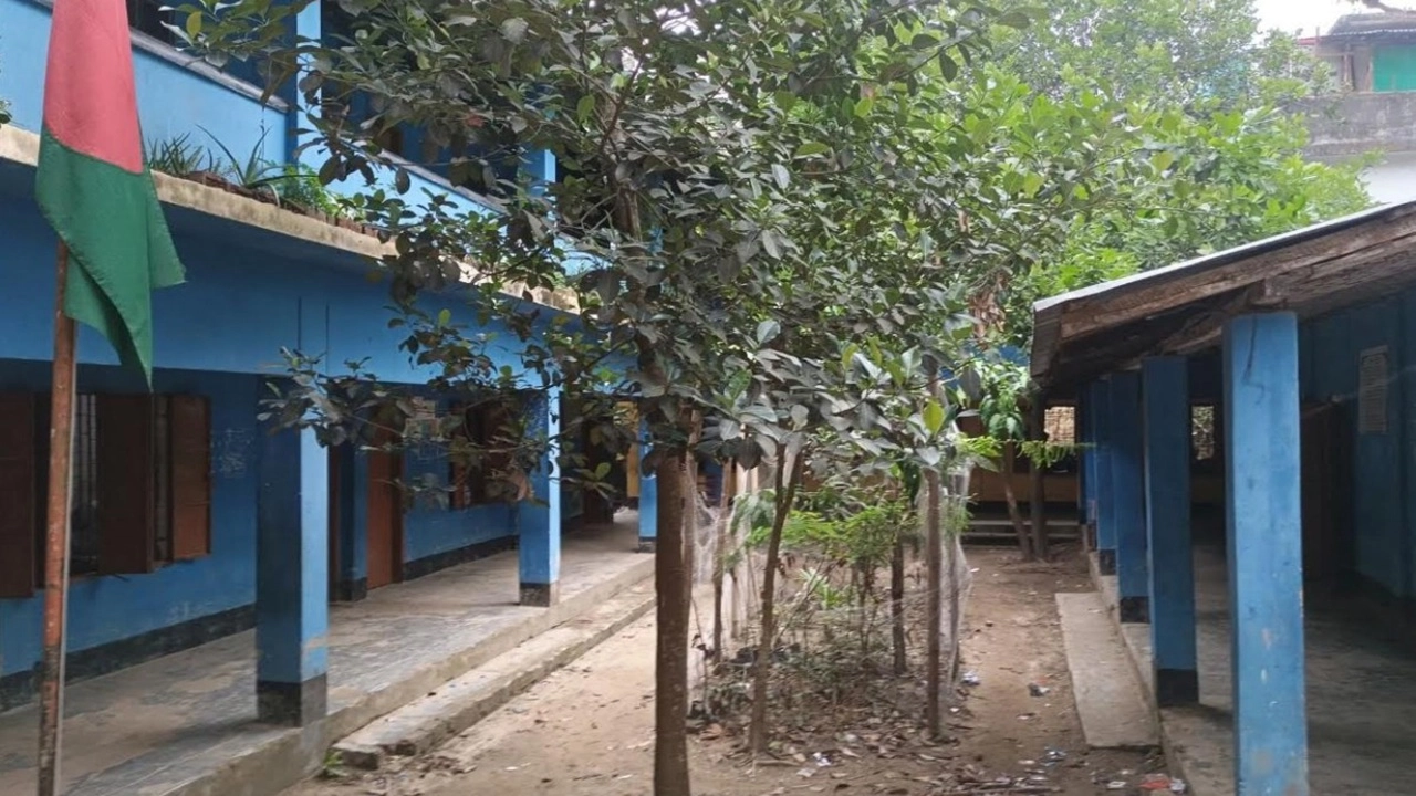 বান্দরবানে তীব্র গরমে হিটস্ট্রোক করে ১৮ শিক্ষার্থী অসুস্থ