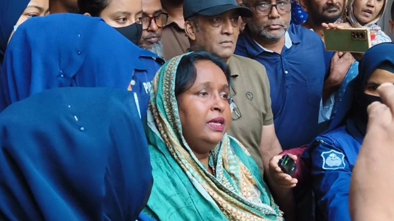 সেলিনা হায়াৎ আইভীকে গ্রেপ্তারের দিনের ছবি