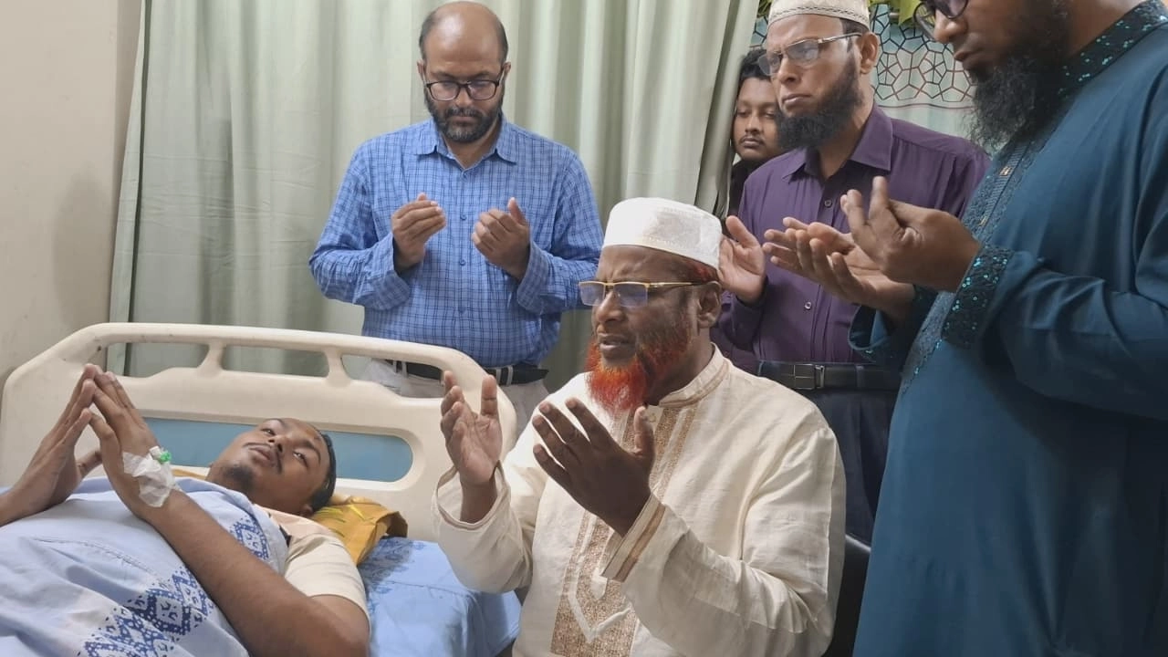 চট্টগ্রামে হামলায় আহত আশরাফুলকে দেখতে হাসপাতালে গোলাম পরওয়ার