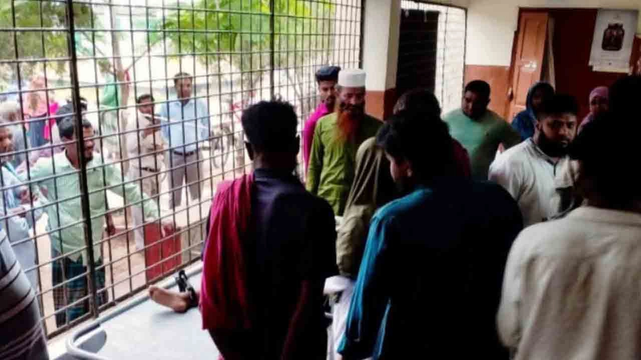 খোকসায় ব্যাটারিচালিত ভ্যানের ধাক্কায় মাদ্রাসা শিক্ষার্থী নিহত