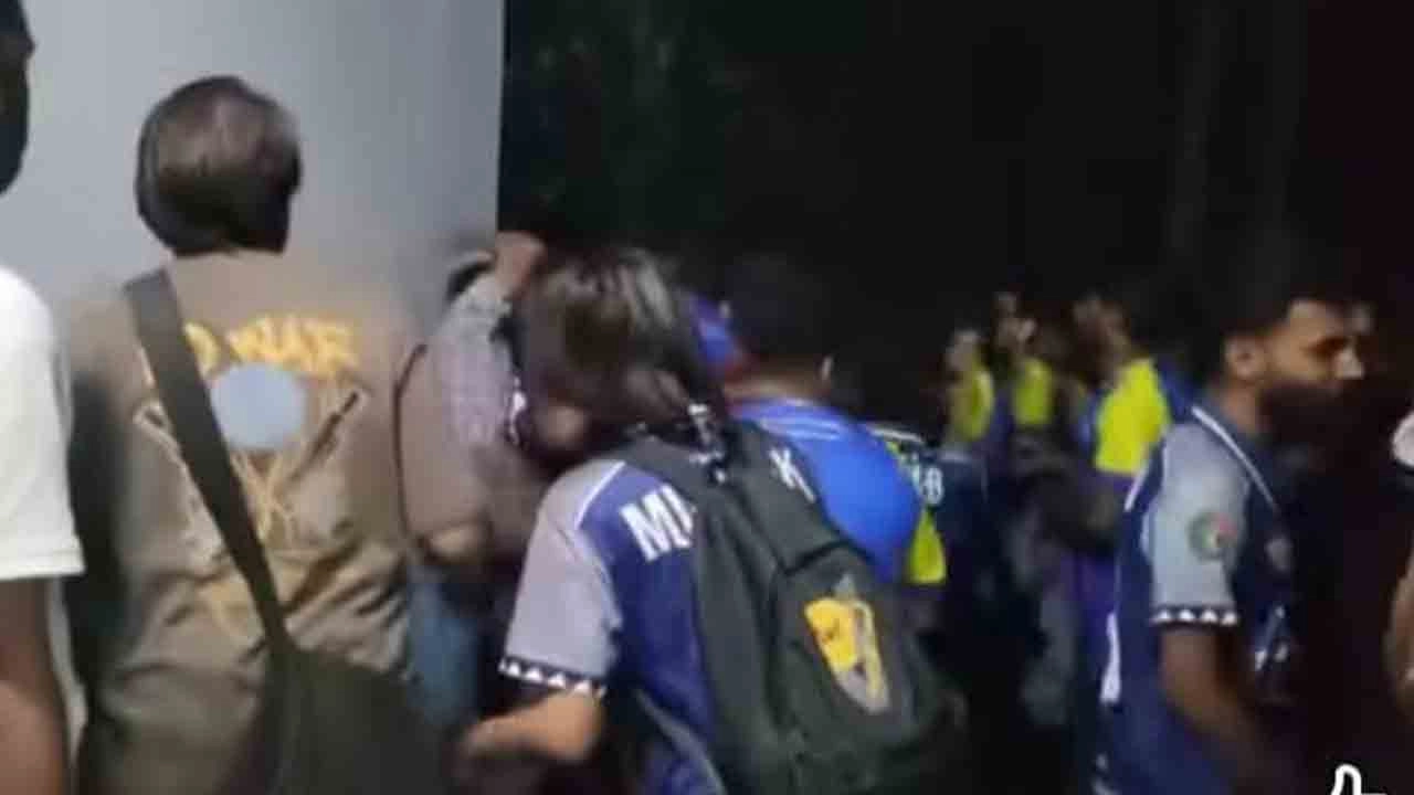 রাবি ছাত্রদল নেতাকে পেটালেন নিজ দলের কর্মী