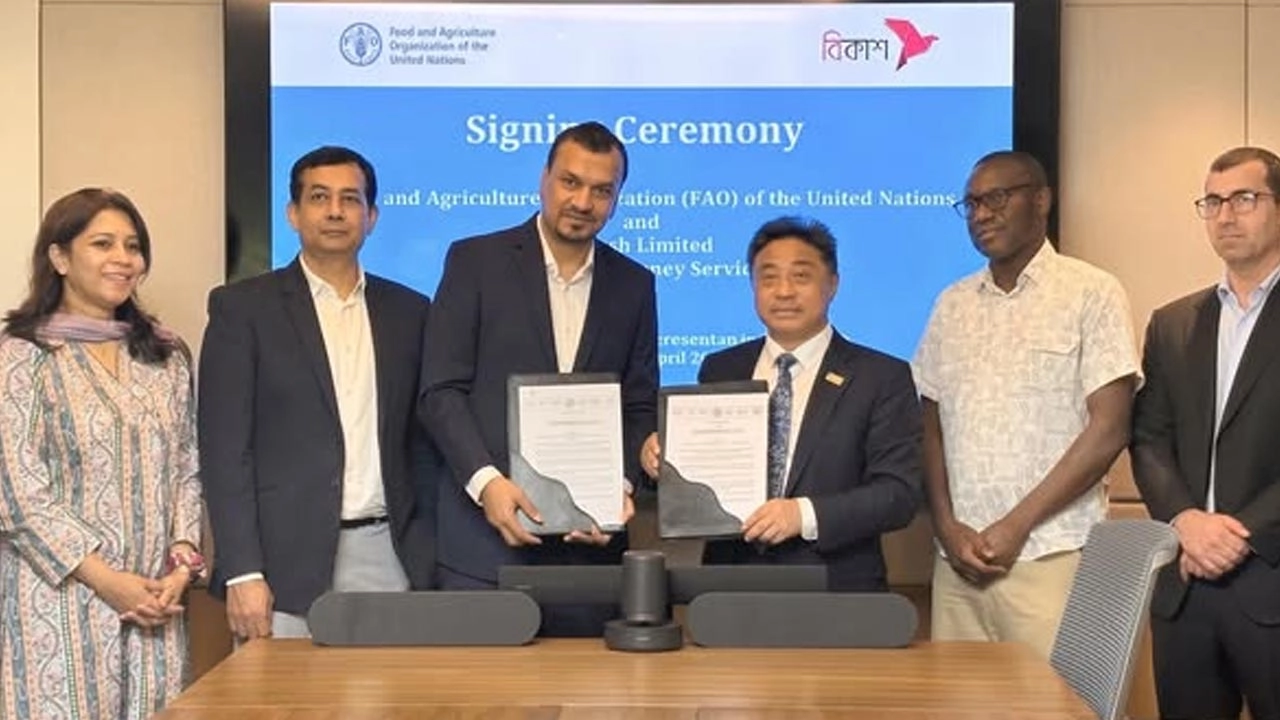 এফএও বাংলাদেশ কান্ট্রি অফিসে ঊর্ধ্বতন কর্মকর্তাদের উপস্থিতিতে দুই প্রতিষ্ঠানের মধ্যে একটি চুক্তি স্বাক্ষরিত হয়েছে।