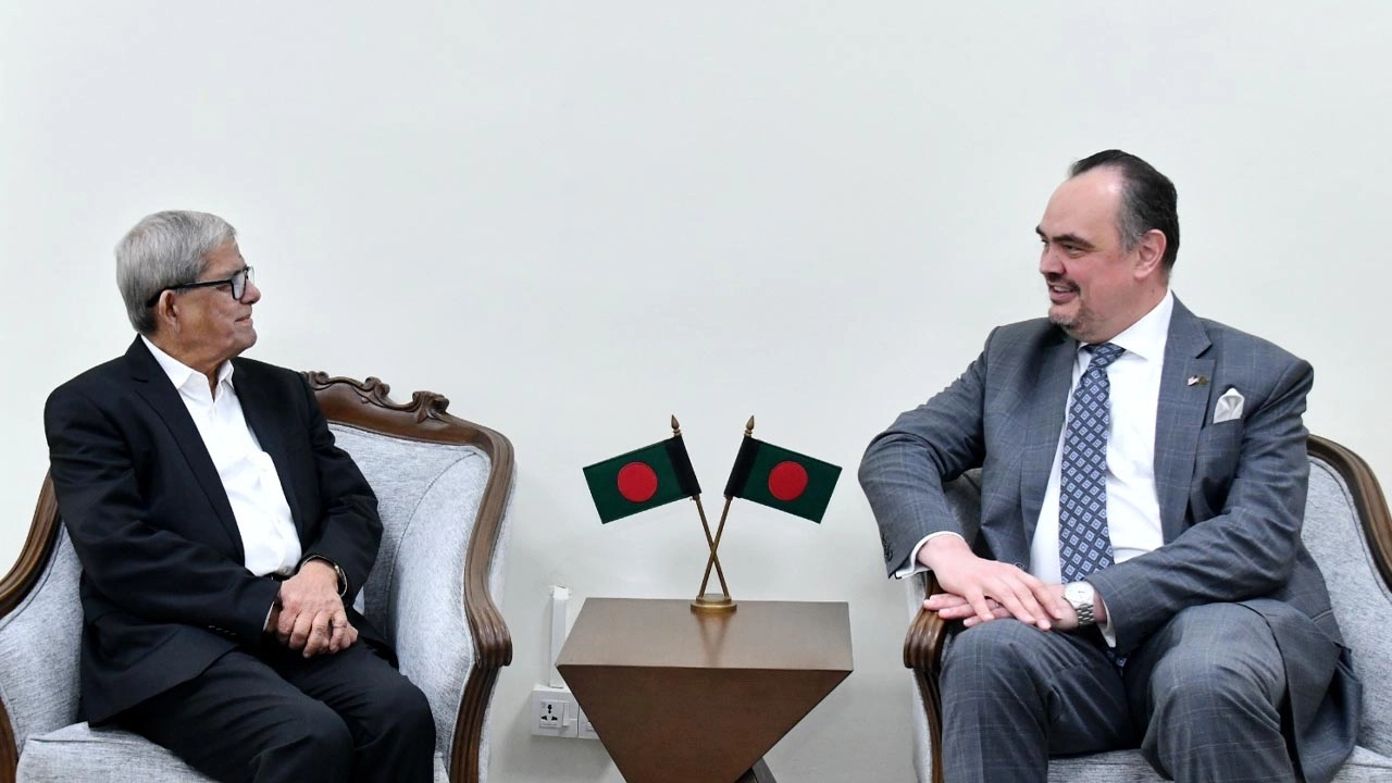 মির্জা ফখরুল ইসলাম আলমগীর ও বাংলাদেশে নিযুক্ত মার্কিন রাষ্ট্রদূত ব্রেন্ট টি. ক্রিস্টেনসেন সাক্ষাৎ।