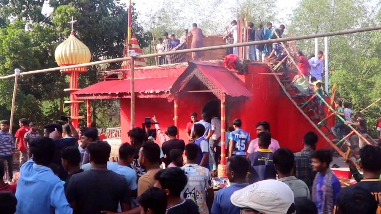 কুষ্টিয়ায় পীরকে কুপিয়ে হত্যার ঘটনায় দুইজন গ্রেপ্তার