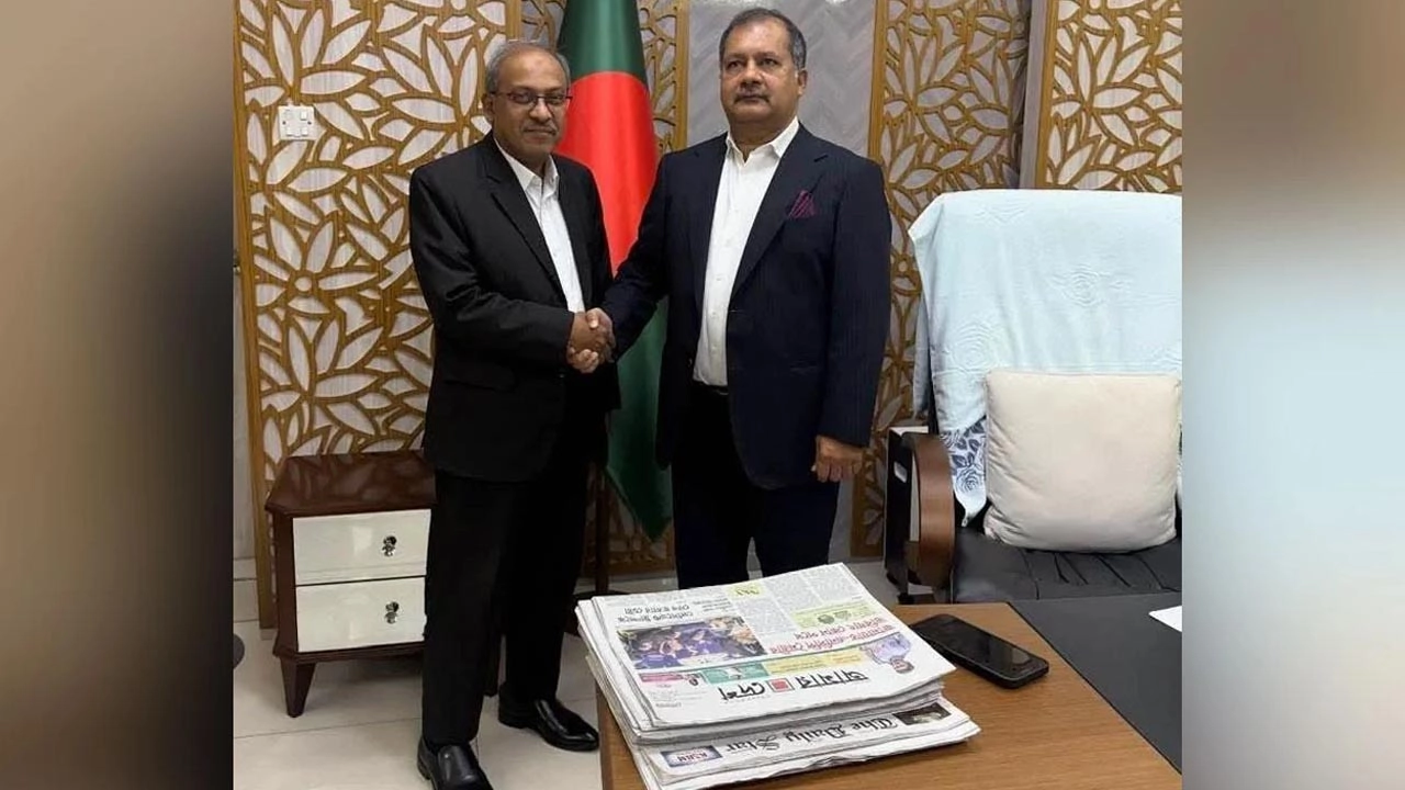 যোগদানের পরে তথ্য ও সম্প্রচার মন্ত্রী জহির উদ্দিন স্বপন এবং প্রতিমন্ত্রী ইয়াসের খান চৌধুরীর সঙ্গে সৌজন্য সাক্ষাৎ করেন সৈয়দ আবদাল আহমদ।