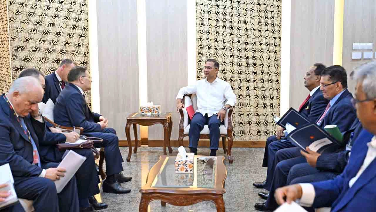 প্রধানমন্ত্রী তারেক রহমানের সঙ্গে সৌজন্য সাক্ষাৎ করেছেন রাশিয়ার রাষ্ট্রীয় পারমাণবিক শক্তি সংস্থা রোসাটমের মহাপরিচালক আলেক্সেই লিখাচেভ