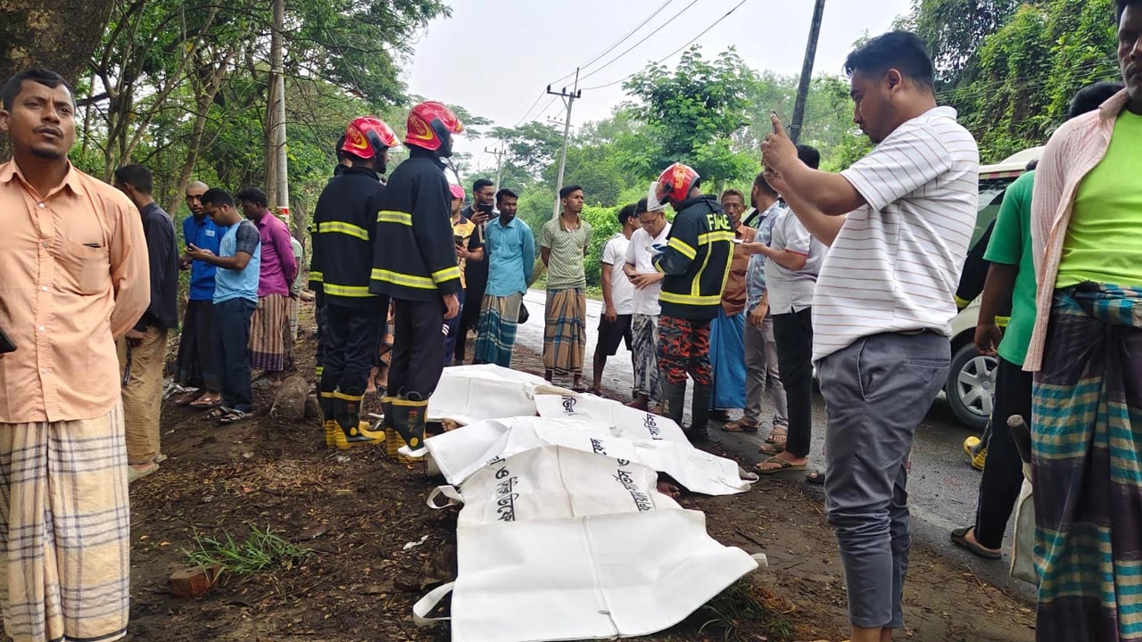নোহা দুর্ঘটনায় দুই বৌদ্ধ ভিক্ষুসহ নিহত ৩