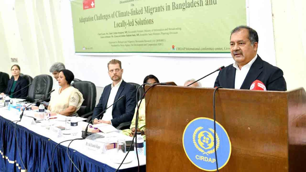 জলবায়ু সংকট মোকাবিলা অনিবার্য ও জরুরি: তথ্যমন্ত্রী