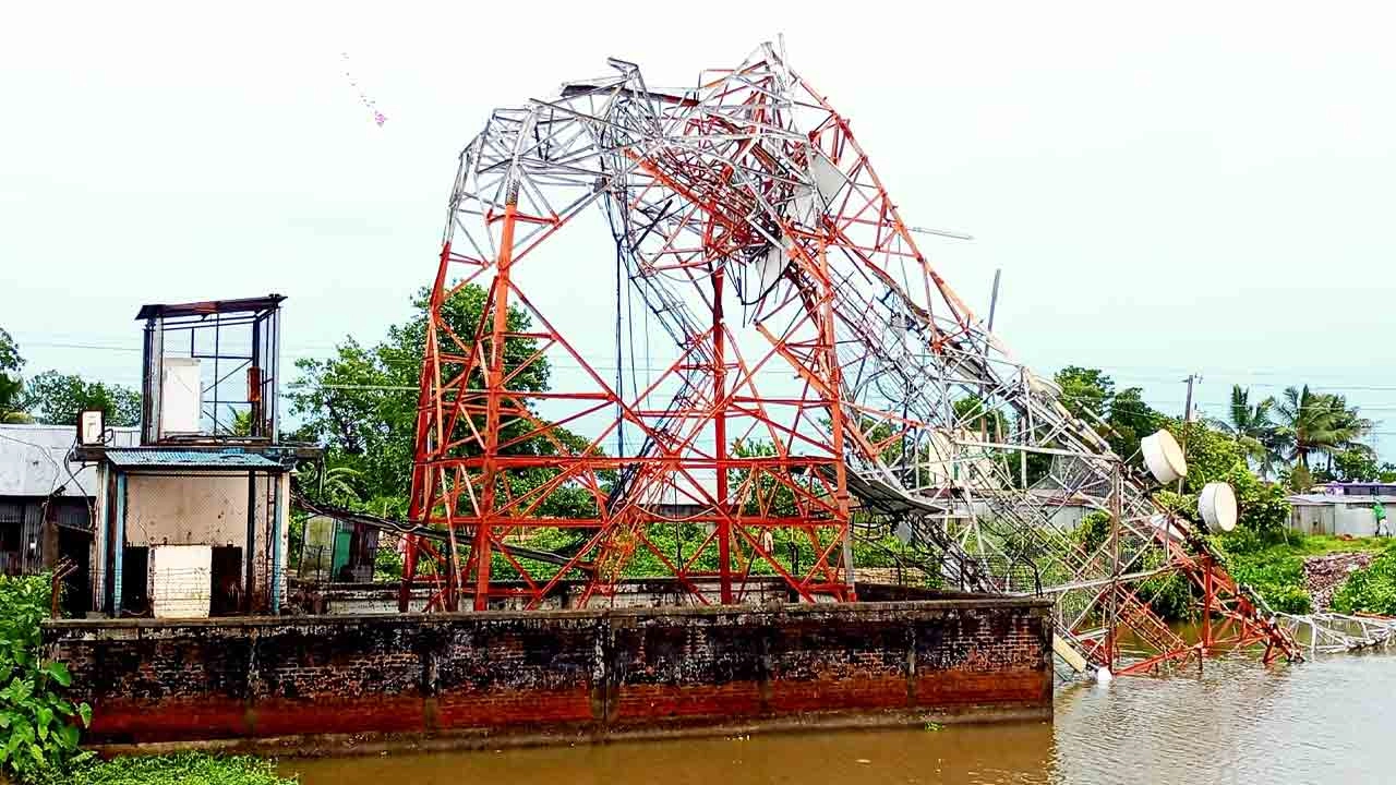 কালবৈশাখীর তাণ্ডবে ব্যাপক ক্ষয়ক্ষতি, ভেঙে পড়েছে মোবাইল টাওয়ার