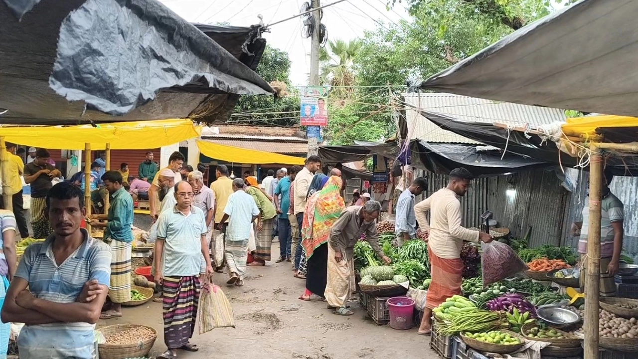 বগুড়ার শেরপুরে অবস্থিত বারোদুয়ারী হাট