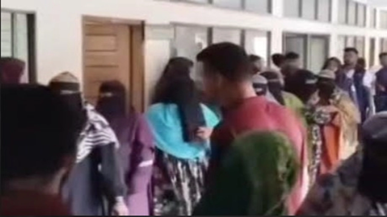 মুন্সীগঞ্জ শহরে ফ্ল্যাটে অসামাজিক কার্যকলাপ, আটক ১০