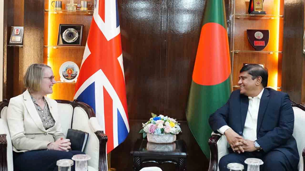প্রধানমন্ত্রীর প্রতিরক্ষা উপদেষ্টা ব্রিগেডিয়ার জেনারেল (অব.) ড. এ কে এম শামছুল ইসলামের সঙ্গে সৌজন্য সাক্ষাৎ করেছেন ব্রিটিশ হাইকমিশনার সারাহ কুক