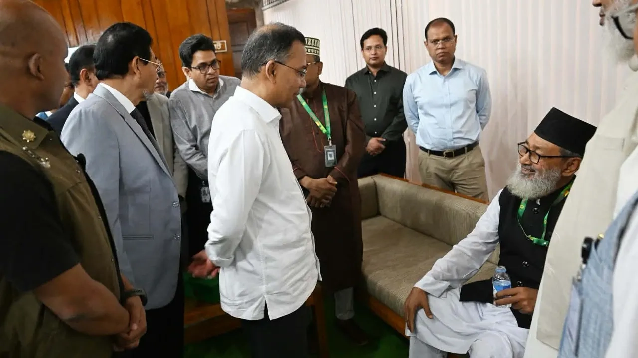 অধিবেশন চলাকালে অসুস্থ হওয়া বিরোধী দলীয় এমপির খোঁজ নিলেন প্রধানমন্ত্রী