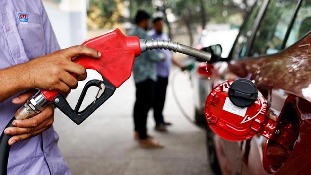 আরও এক লাখ টন ডিজেল কিনছে সরকার