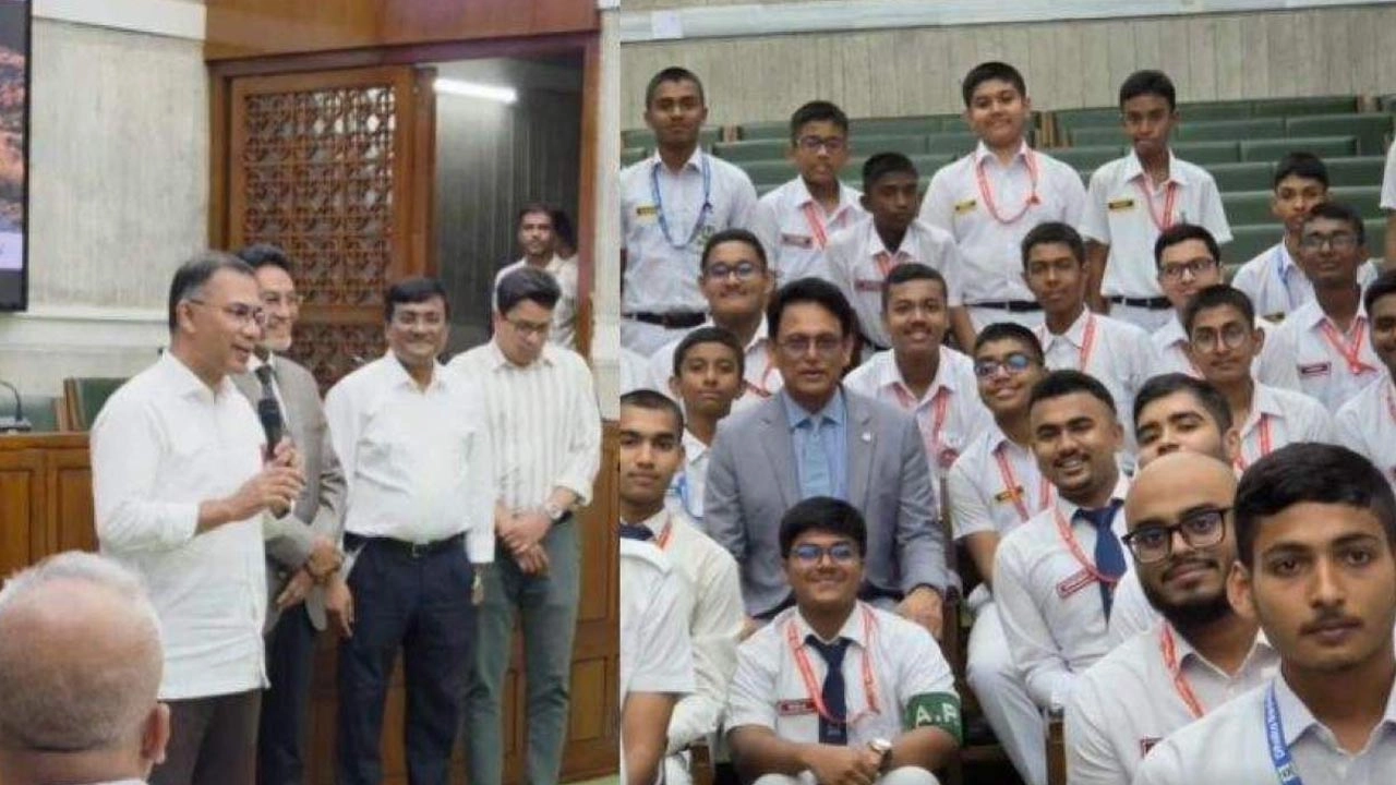 সংসদের অধিবেশন দেখার সুযোগ পেয়েছে শিক্ষার্থীরা, পাশাপাশি প্রধানমন্ত্রীর সঙ্গে মতবিনিময়।