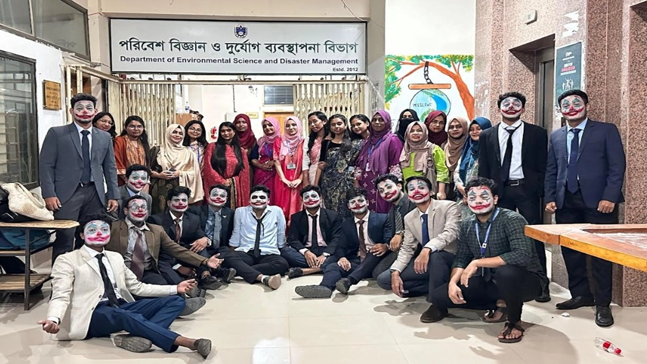 নোবিপ্রবি শিক্ষার্থীরা