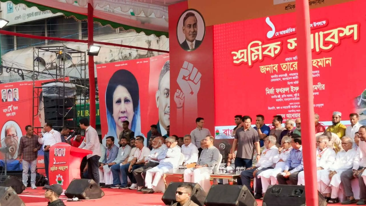 নয়াপল্টনে সমাবেশে যোগ দিলেন প্রধানমন্ত্রী 