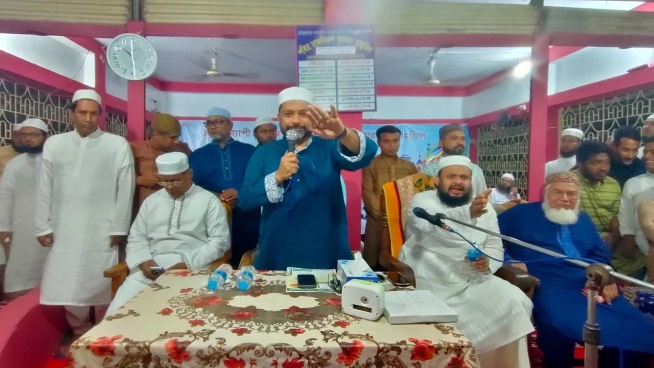 গৃহায়ন ও গণপূর্ত মন্ত্রণালয়ের প্রতিমন্ত্রী আহম্মদ সোহেল মনজুর