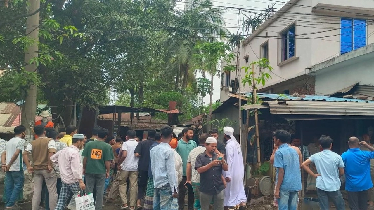 সীতাকুণ্ডে সিলিন্ডার বিস্ফোরণে কেঁপে উঠল আশপাশ,আহত ৪, নিহত ১