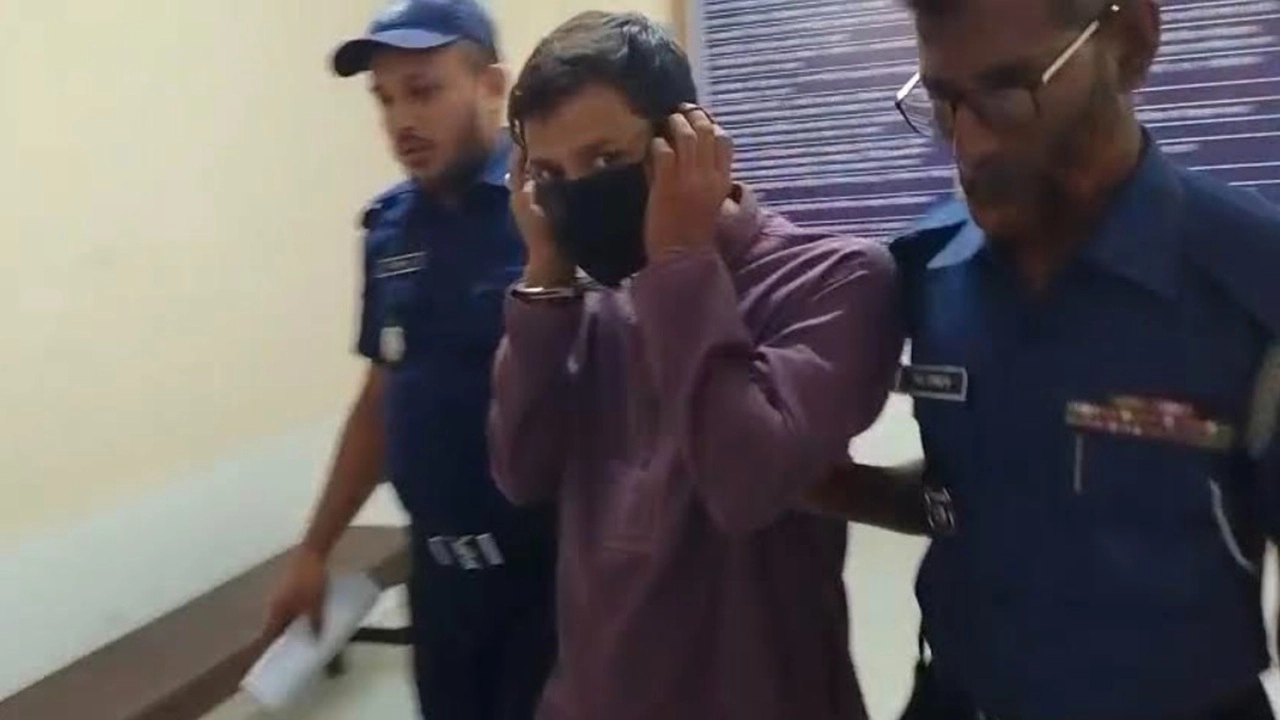 ভুয়া অ্যাডিশনাল এসপি সেজে তেল নিতে গিয়ে ধরা, রাজশাহী থেকে গ্রেপ্তার যুবক