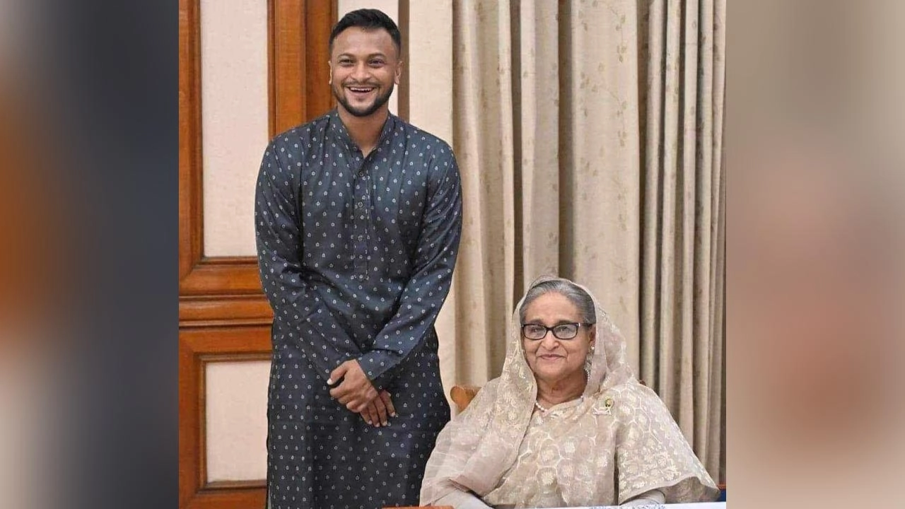 শেখ হাসিনার সঙ্গে জাতীয় ক্রিকেট দলের সাবেক অধিনায়ক সাকিব আল হাসান।