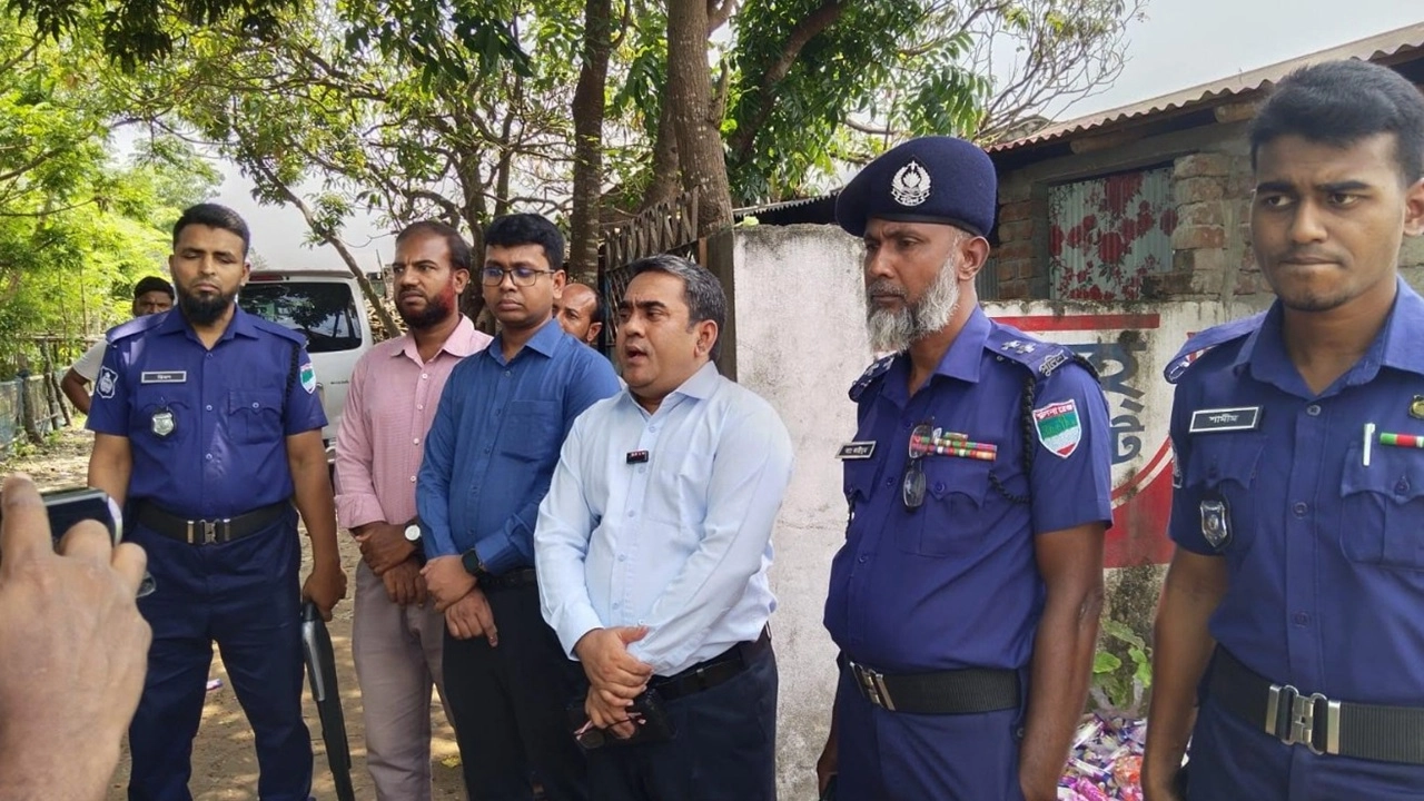 আলমডাঙ্গায় লোটাস আইসক্রিম ফ্যাক্টরিতে ভোক্তা অধিকারের অভিযান