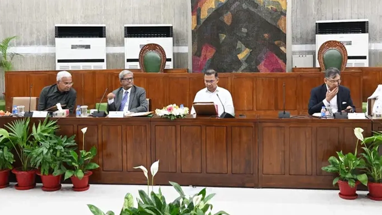 প্রধানমন্ত্রীর সভাপতিত্বে মন্ত্রিপরিষদের বৈঠক চলছে