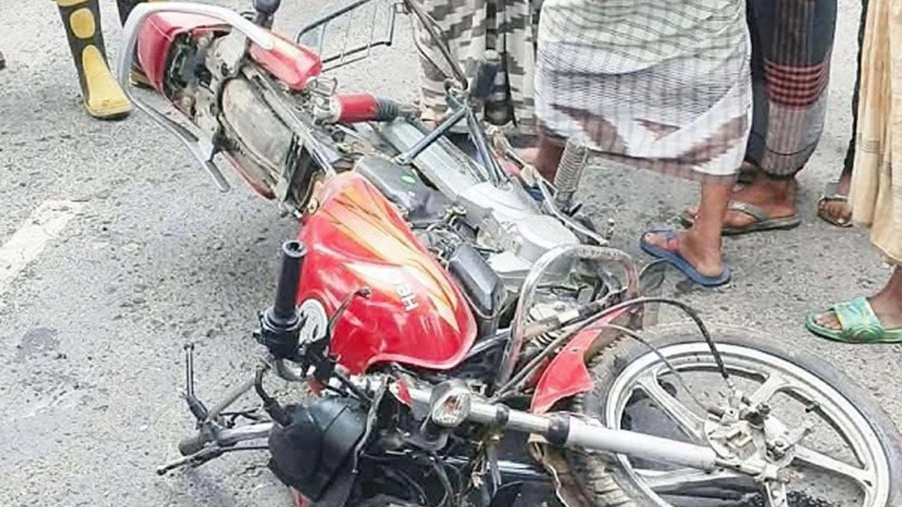 চাঁপাইনবাবগঞ্জে ট্রাক-মোটরসাইকেল সংঘর্ষে ২জন নিহত