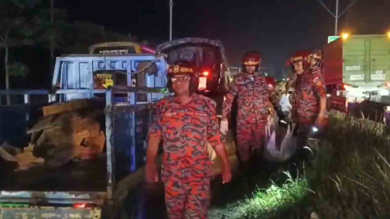মুন্সীগঞ্জের ঢাকা-মাওয়া এক্সপ্রেসওয়েতে সড়ক ‍দুর্ঘটনা