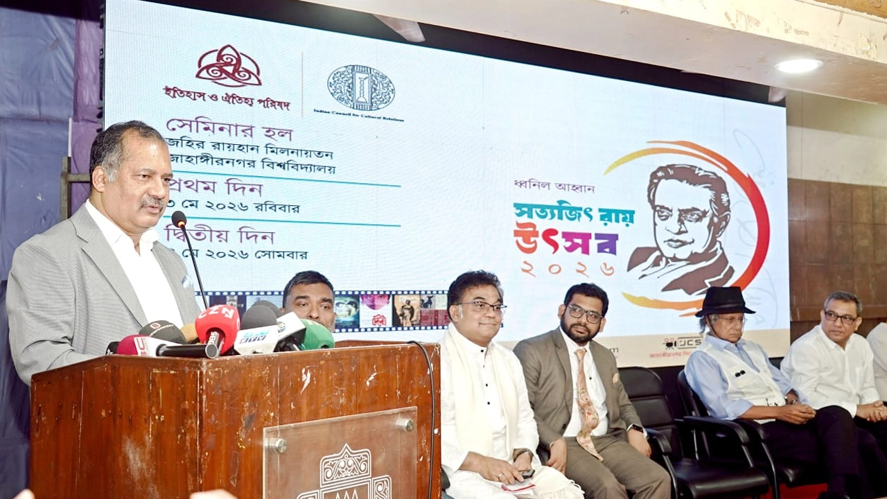 বক্তব্য দিচ্ছেন তথ্য ও সম্প্রচার মন্ত্রী জহির উদ্দিন স্বপন।