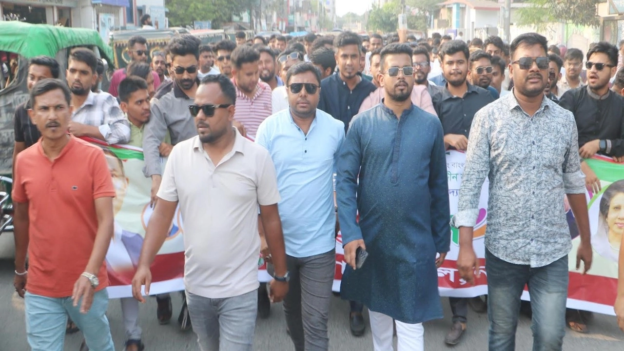 নওগাঁয় ছাত্রদলের আনন্দ মিছিল