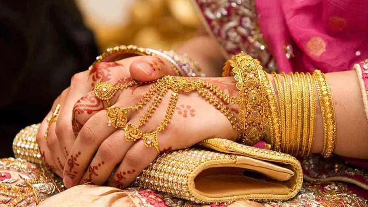 স্বর্ণের দামে বড় পতন