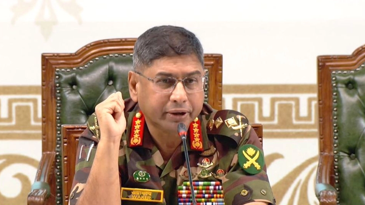 ডিসি সম্মেলনে বক্তব্য দেন সেনাপ্রধান জেনারেল ওয়াকার-উজ-জামান। ছবি: সংগৃহীত