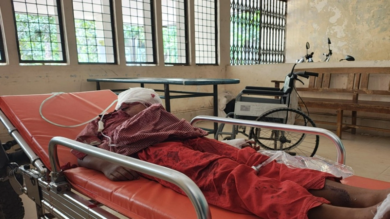 মিরসরাই বেপরোয়া বাসের ধাক্কায় প্রাণ গেল দ্বিতীয় শ্রেণির শিক্ষার্থীর