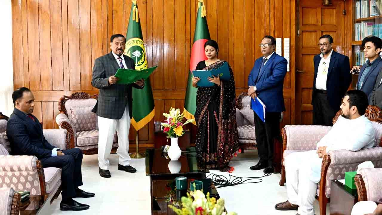 নারী আসনের নির্বাচনে জামায়াত জোটের প্রার্থী ও এনসিপি নেত্রী নুসরাত তাবাসসুম নবনির্বাচিত এমপি হিসেবে শপথ