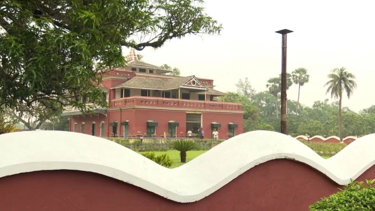 কাল বিশ্ব কবি রবীন্দ্রনাথ ঠাকুরের ১৬৫ তম জন্ম বার্ষিকী