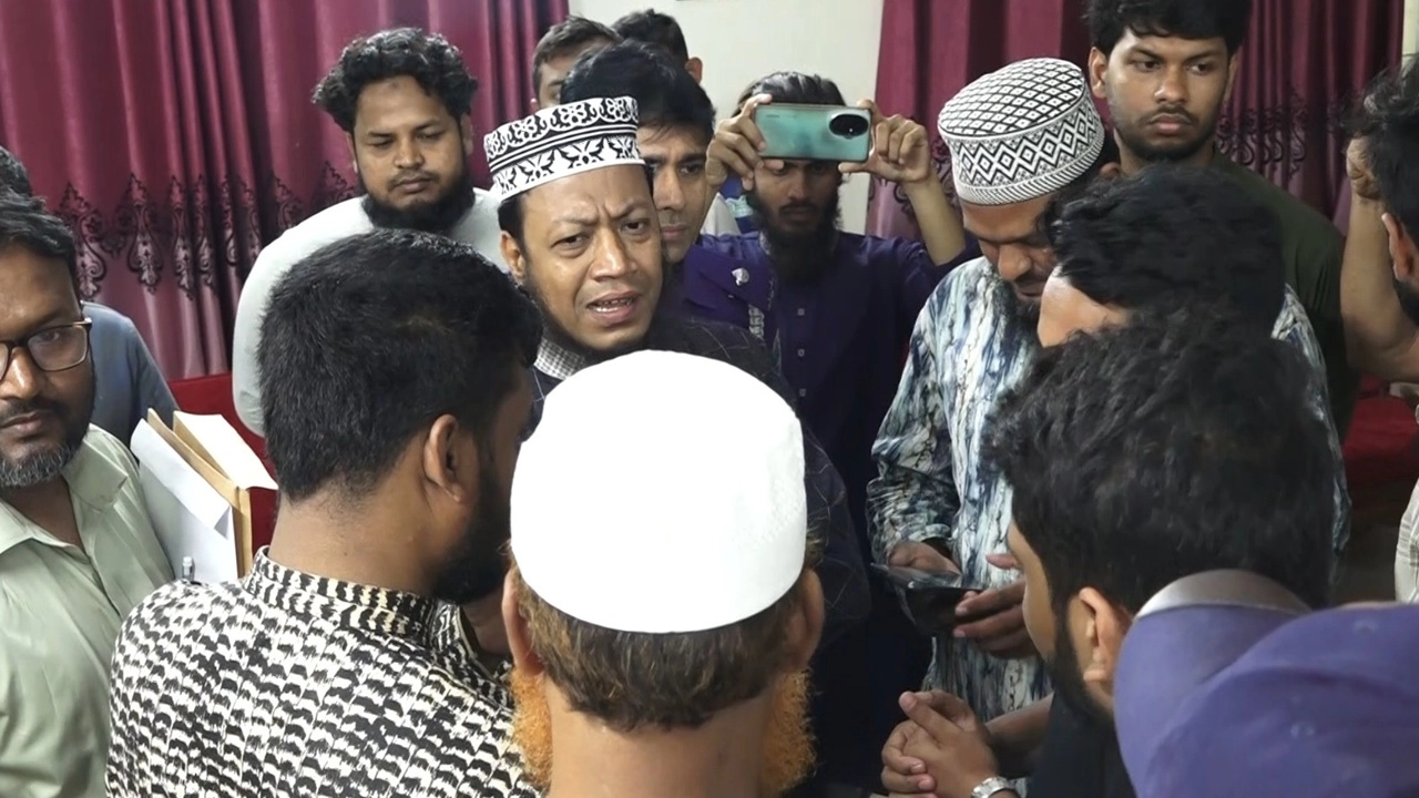 কুষ্টিয়া ৩ আসনের সংসদ সদস্য মুফতি আমির হামজা