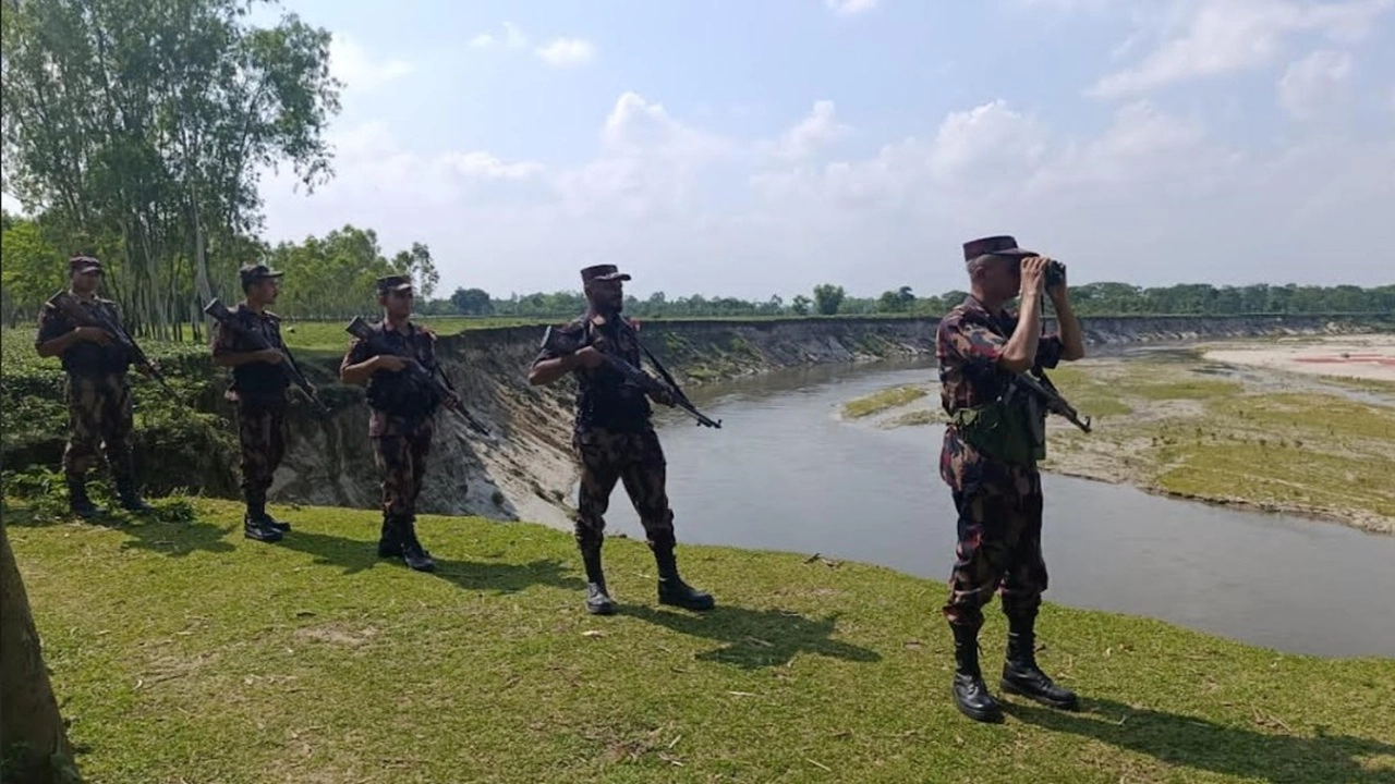 পঞ্চগড় সীমান্তে সতর্ক বিজিবি