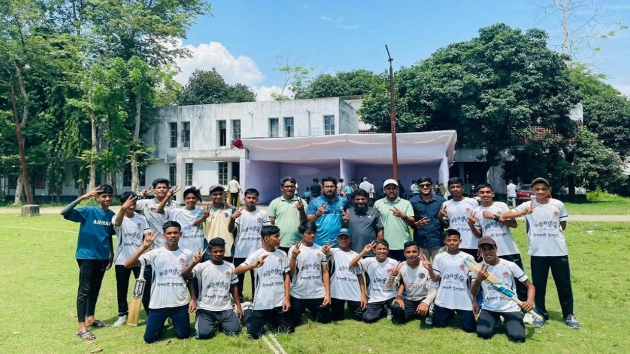নতুন কুঁড়ি স্পোর্টস বালক ক্রিকেটে বাঁশখালী ফাইনালে