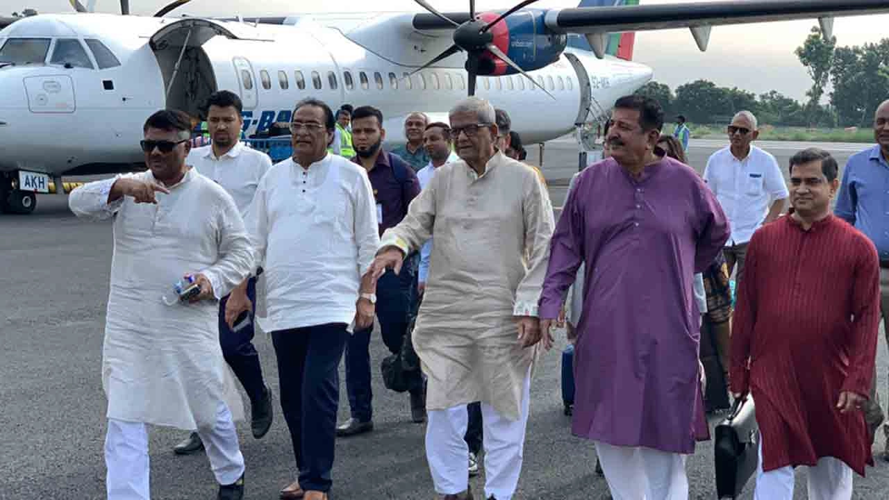 রাজশাহীতে পৌঁছেছেন স্থানীয় সরকার, পল্লী উন্নয়ন ও সমবায় মন্ত্রী মির্জা ফখরুল ইসলাম আলমগীর এবং ভূমিমন্ত্রী মিজানুর রহমান মিনু
