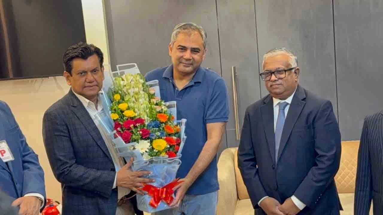 ঢাকায় পৌঁছেছেন পিসিবি চেয়ারম্যান নাকভি 