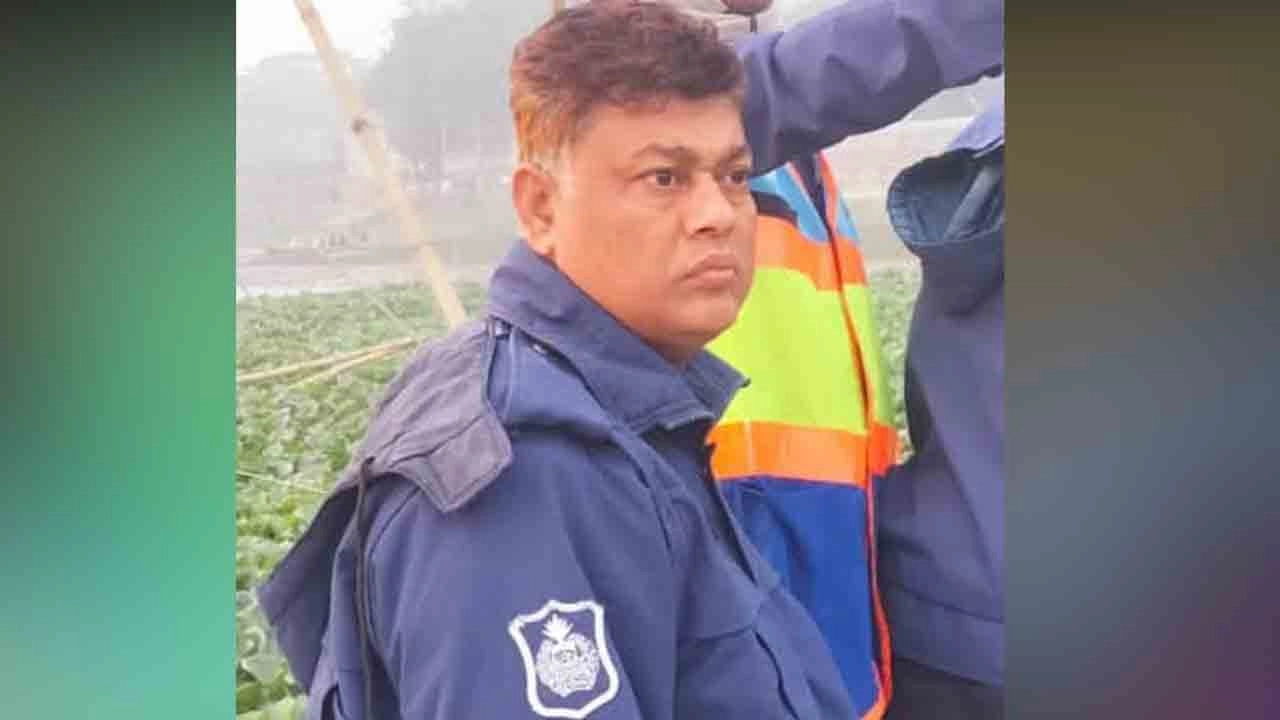 নৌ-পুলিশের টহল নৌযানের সঙ্গে বাল্কহেডের সংঘর্ষ, পুলিশ সদস্যের মৃত্যু