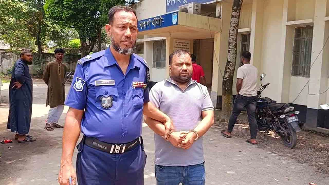 দূরন্ত পলাশ গ্রুপের প্রধান এডমিন ও সাজাপ্রাপ্ত আসামি মাসউদুল গ্রেপ্তার 