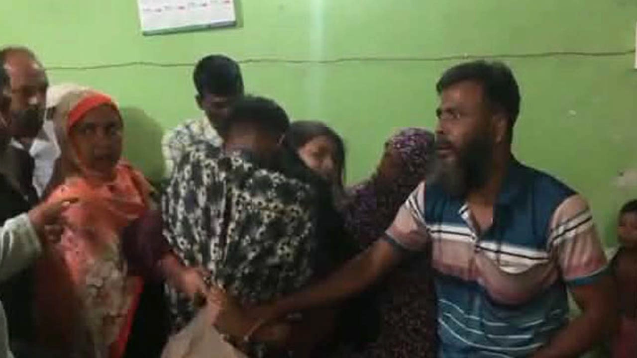 ভিডিও থেকে নেওয়া ছবি।