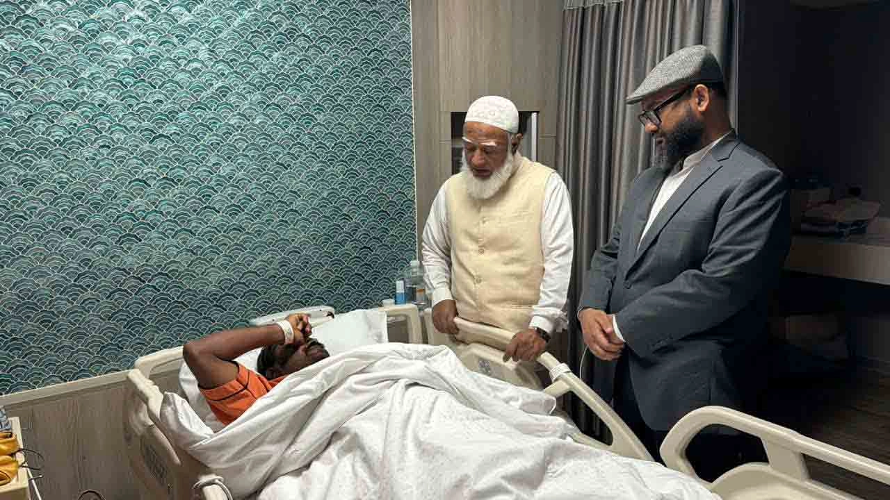 থাইল্যান্ডের ব্যাংককে চিকিৎসাধীন আহত জুলাই যোদ্ধাদের খোঁজখবর নিয়েছেন বিরোধীদলীয় নেতা ও জামায়াতে ইসলামীর আমির ডা. শফিকুর রহমান। 